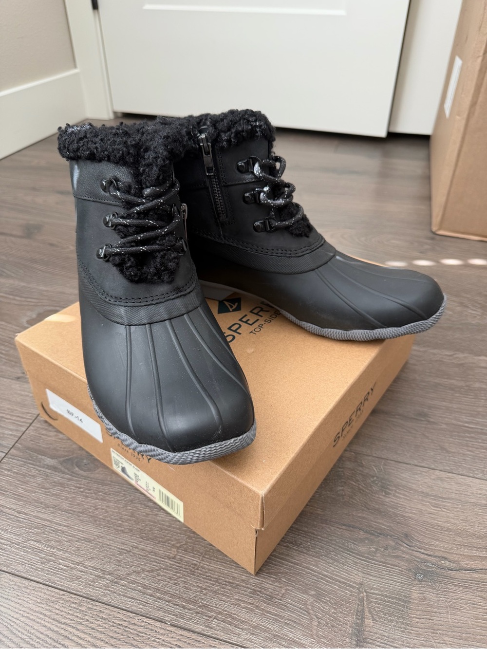 Sperry Women’s Black Winter Duck Boots size 11 new in box